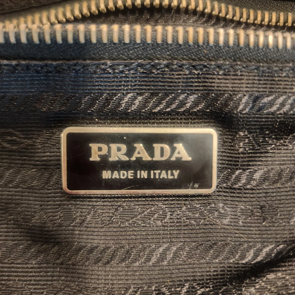 Prada AUTHENTIC small Bag - Picture 5 of 8